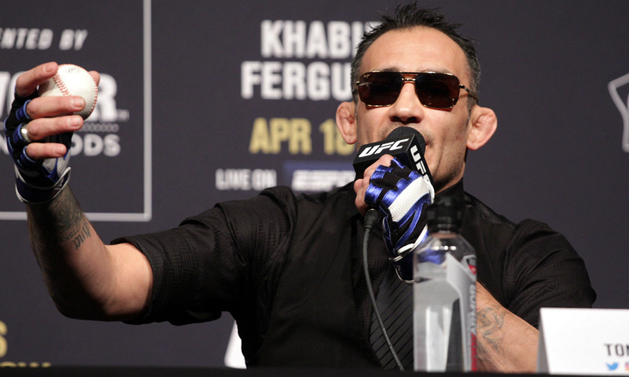Phản ứng của Tony Ferguson và giới võ sĩ khi UFC 249 bị hoãn